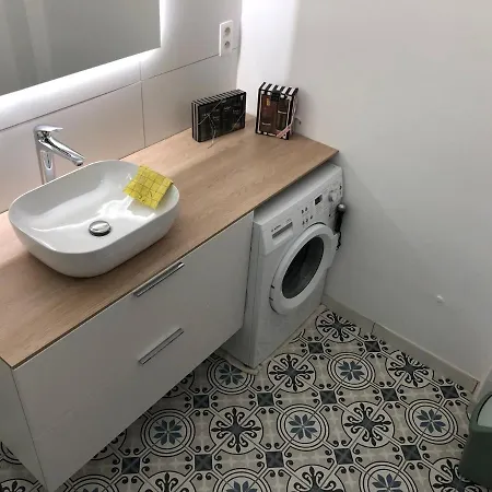 شقة Charleroi : Appartement Renove En Centre-Ville *