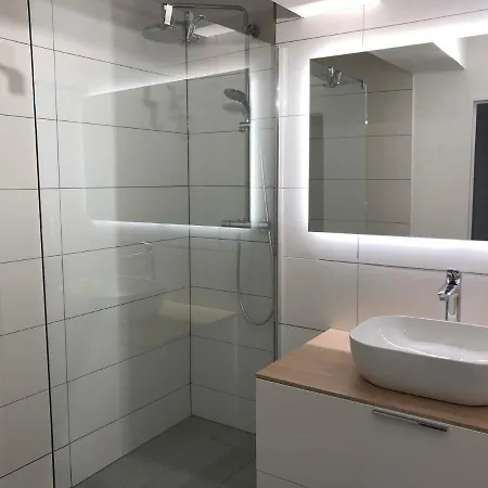 Charleroi : Appartement Renove En Centre-Ville شقة *